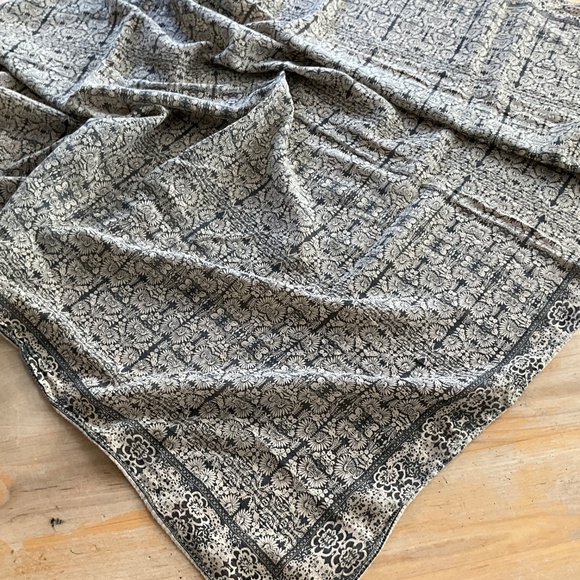 MAGNOLIA PEARL SCARF NWOT - Picture 2 of 6